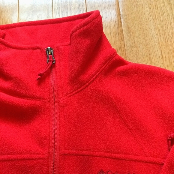 Columbia Fleece Shell Jacket Size Size Medium in a Vibrant Cherry Red. - Picture 8 of 8
